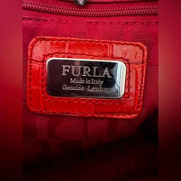 11. FURLA GENUINE LEATHER TOTE HANGBAG - Picture 6 of 10